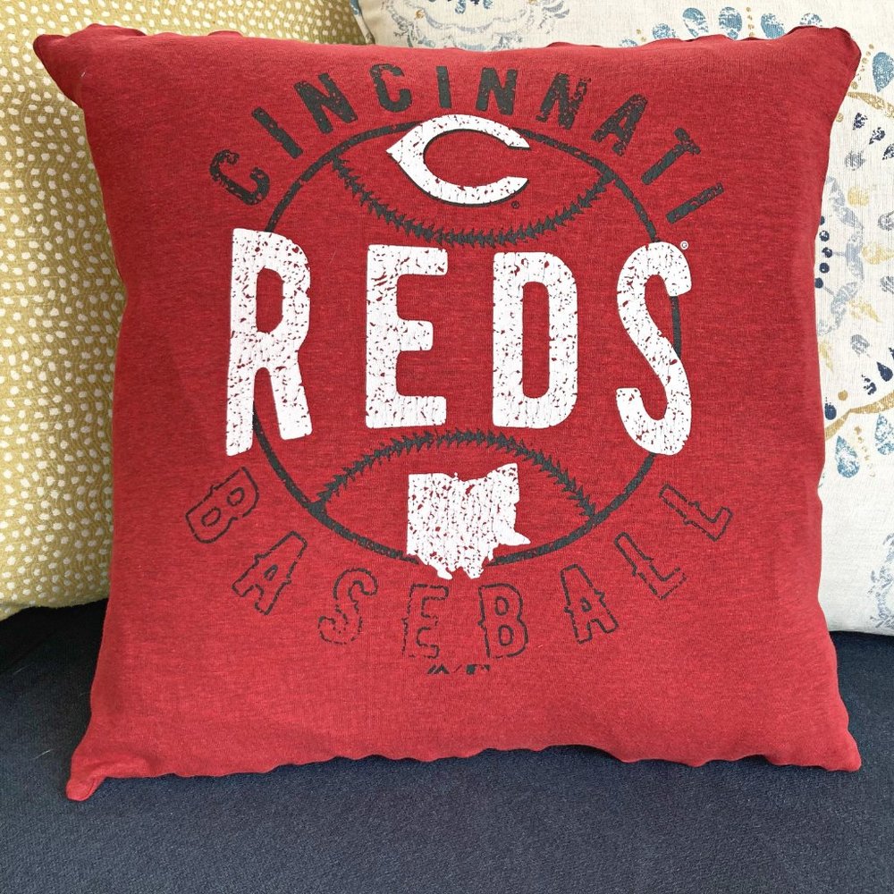 Cincinnati Reds MLB Baseball Handmade upcycled T-shirt 16x16 Throw pillow cover